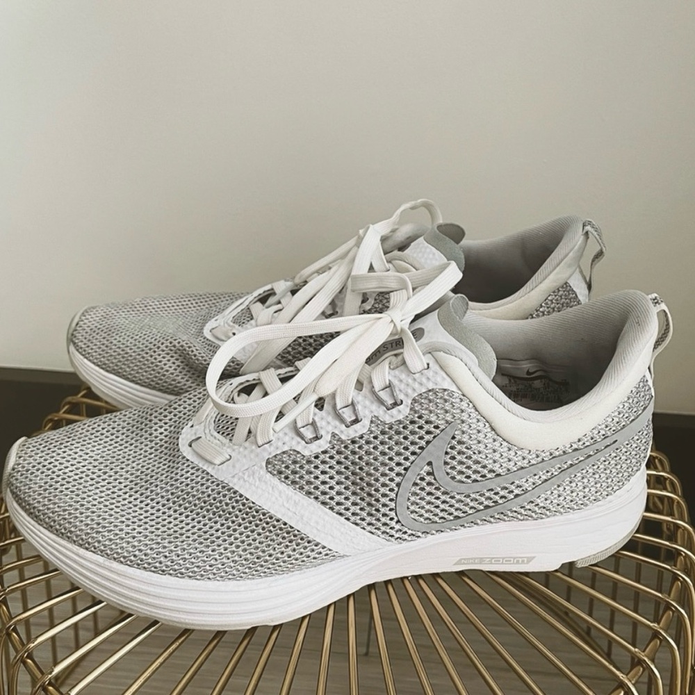 Nike Women's Gray Running Shoes